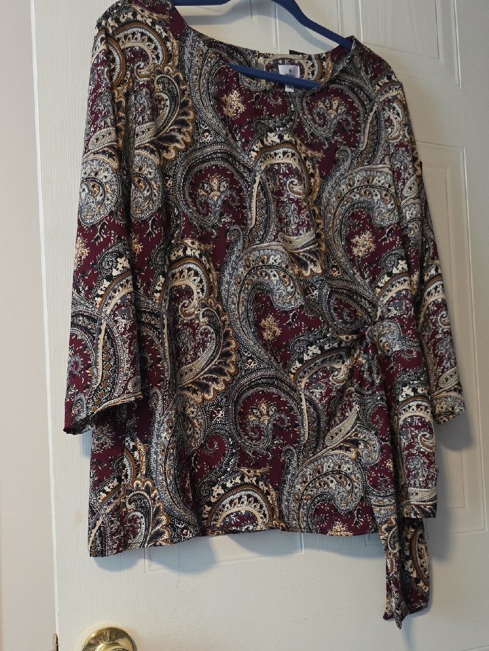 Dressbarn Burgundy Paisley With Beige, Bl Round Neck Top. With A Tie On The Side